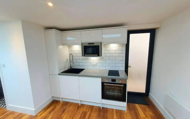 Cosy detached studio- walking distance to CWOA!