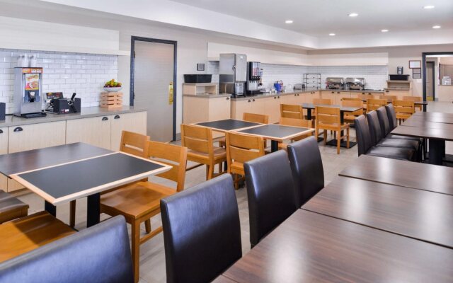 Country Inn & Suites by Radisson, Tinley Park, IL