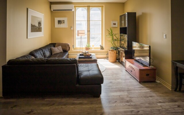 LE 402 - Hostel