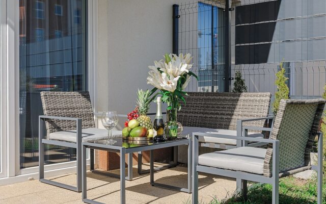 Lumina apart with luxury garden