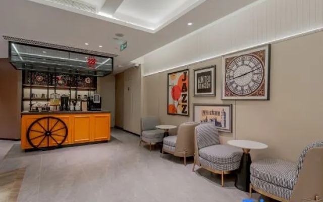 Homeinn Plus Hotel (Xujiahui Shanghai Stadium Subway Station)