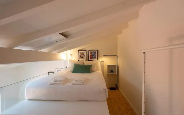 Mezzanine Stylish Apartment U