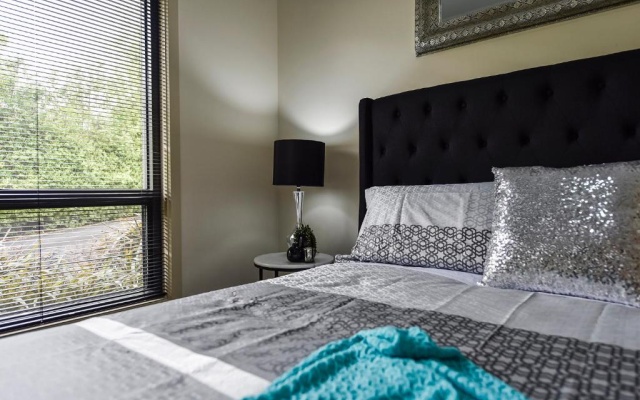 Accommodation On Lansell 1 being Unit 1 of 6 Lansell Street – Guest Rooms – Mount Gambier
