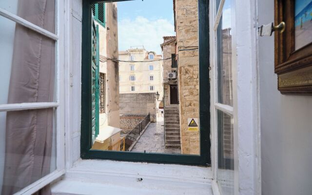 Apartment Galeriana Palace by Litto