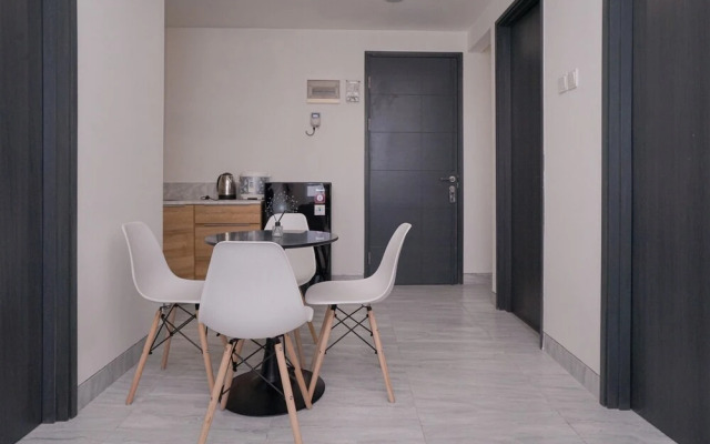 Good and Cozy 2BR at Collins Boulevard Apartment
