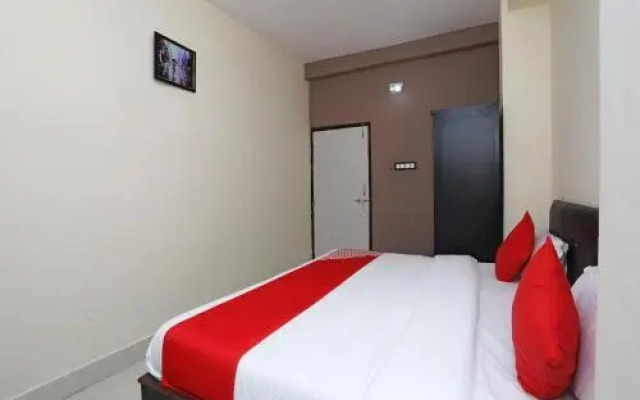 OYO 14505 Regal Stays