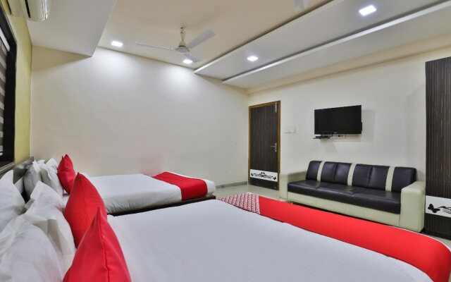 Varma Palace By OYO Rooms