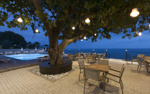 Floria Beach Hotel