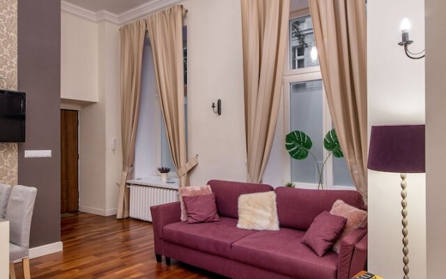 Metro Nowy Swiat Apartment