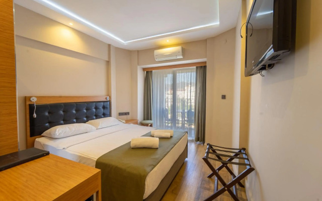 Aurasia SeaSide Hotel