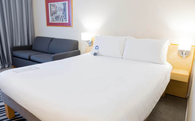 Novotel Manchester West - Image 4