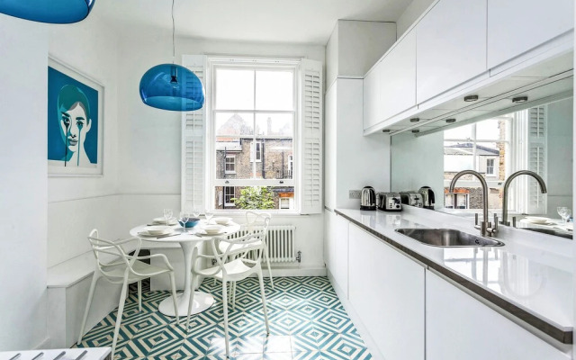 Elegant Shepherds Bush Home by Kensington Olympia
