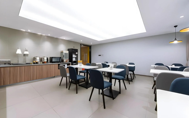 Ease Hotel (Shenzhen Huaqiangbei Yannan Metro Station)