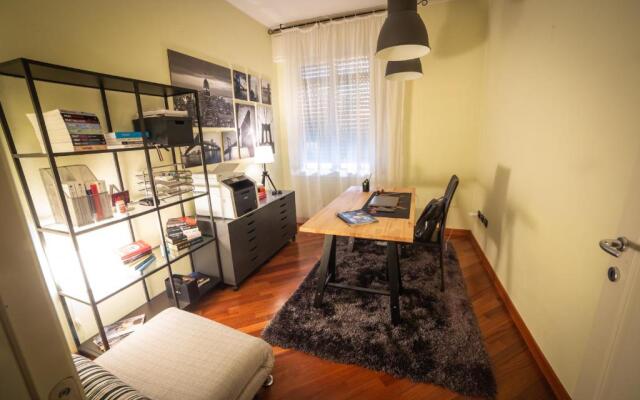 Cinematic Modern Flat, 100 mt da Ospedale