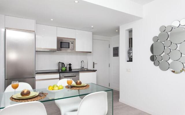 COOL Apartment NEAR Beach Pool & AC 1