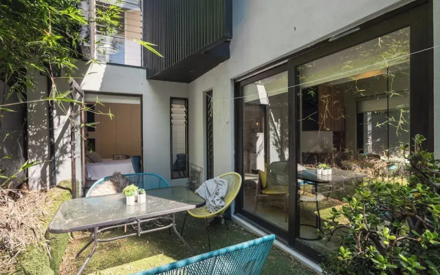 Melb Cbd a Zen oasis garden studio.