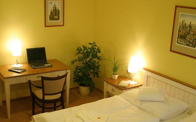 Dolce Villa Hotel