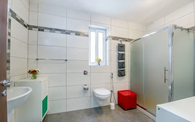 The Hillock North D6