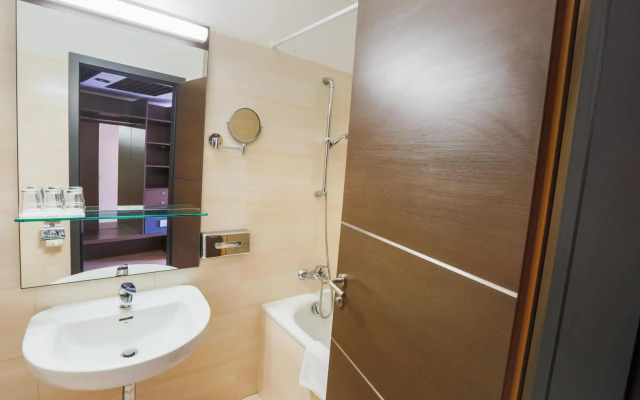 CE Plaza Hotel