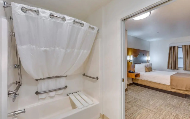 The Marshall Suites