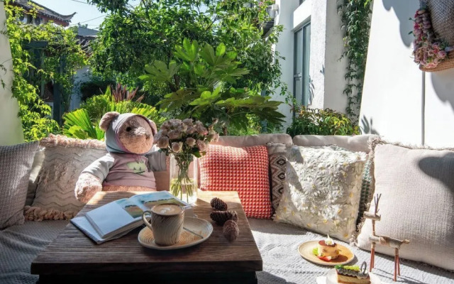 lijiangluxianbaomimihuayuankezhan