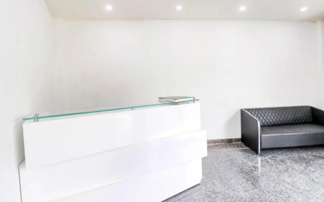 Collection O 79356 Mahavir Enclave