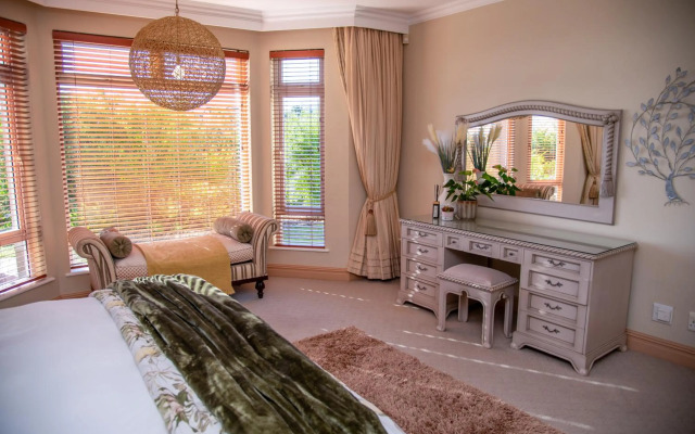 Pezula Magic Retreat - 4 Bedroom Lagoon View Home