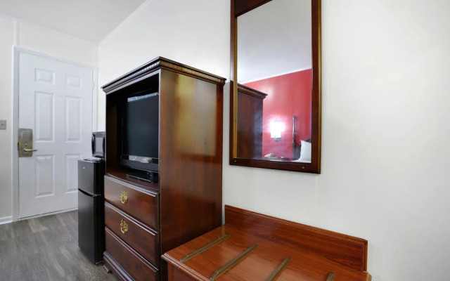 OYO Hotel Calhoun GA I-75 & US-41 Hwy