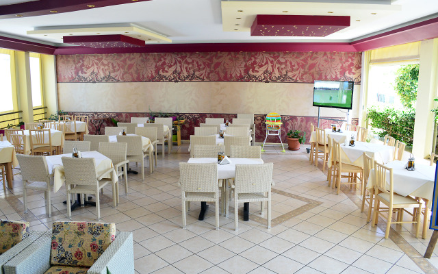 Alexandros Hotel