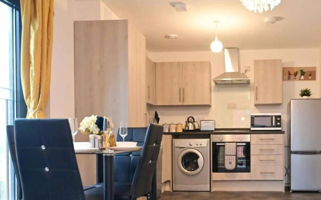 Livestay - Modern Spacious 2 Bed 2 Bath Apartment