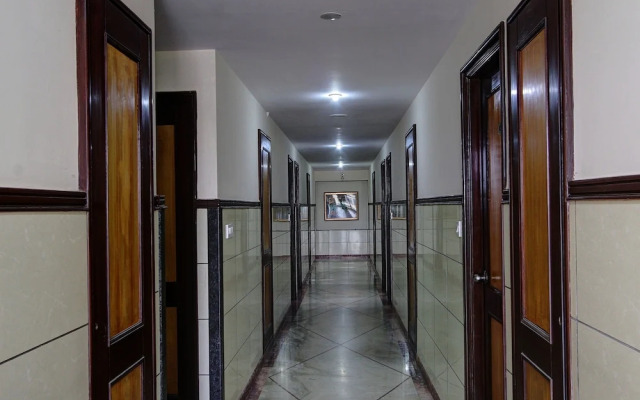 OYO 13595 VT Residency