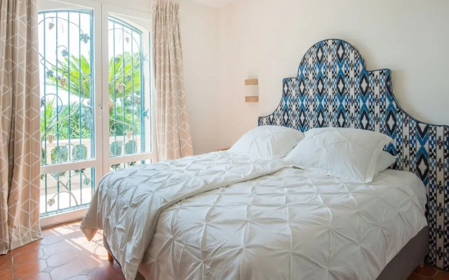 Villa Near Cannes With Pool and Views