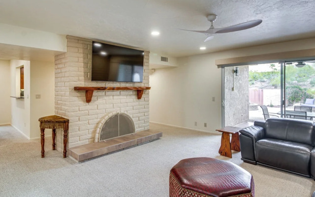 Tucson Townhome w/ Mountain View, Pool Access!