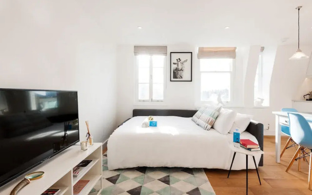 The Lillie Road Residence