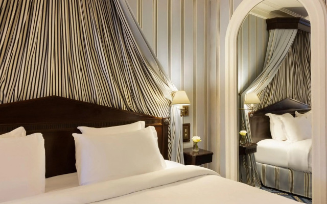 Le Dokhan’s Paris Arc de Triomphe, a Tribute Portfolio Hotel