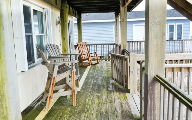 Sunflower Beach House by Topsail Realty