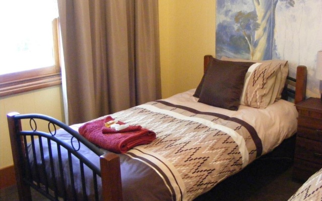 Rosella Cottage – Guest Rooms – Melbourne