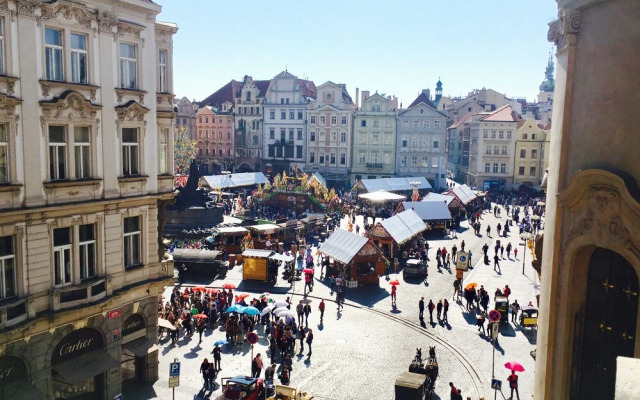 The Old Town Square & Parizska Apartments