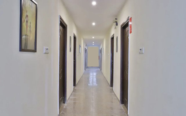 OYO 11718 Hotel Shivarth