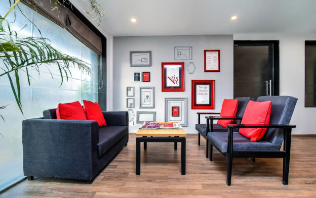 OYO Townhouse 051 Lal Kothi