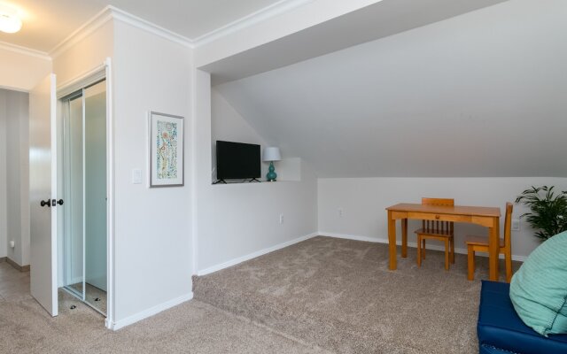 Agoura Hills  W/landscaped Yard 3 Bedroom Home