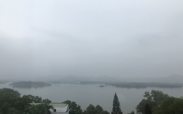 Lakeside Dailai Hotel