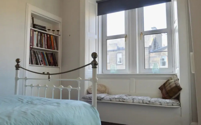 Lovely One Bedroom Flat by the Shore