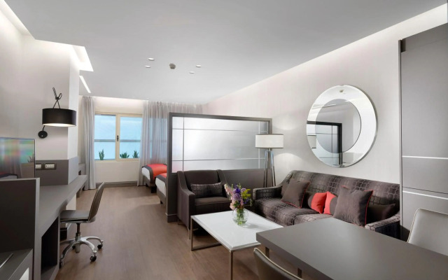 Holiday Suites