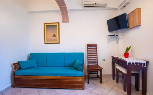 Captivating Bougainvillea Apartment in Panormos