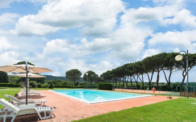 Country House With Pool and Court