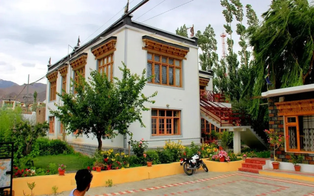 Hotel Jeevanam Villa