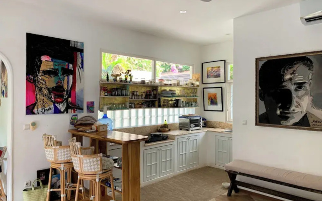 Tropical Oasis 2 BR Villa Near Beach