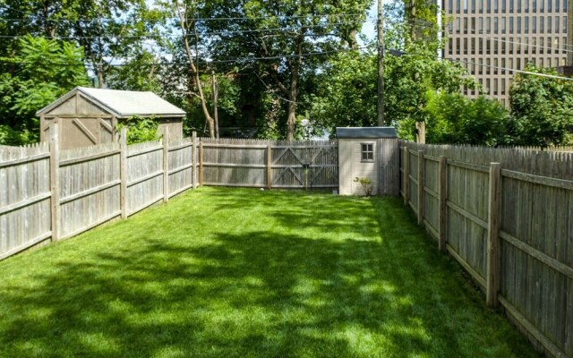 Charming Apt W/patio: Walk to Downtown Albany