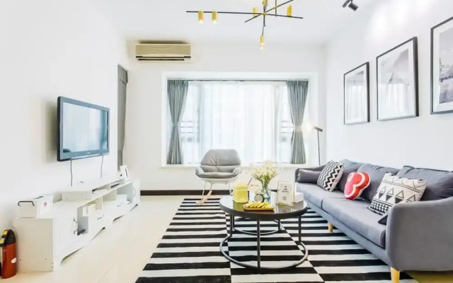 Locals Boutique Apartment Huafa Plaza 15